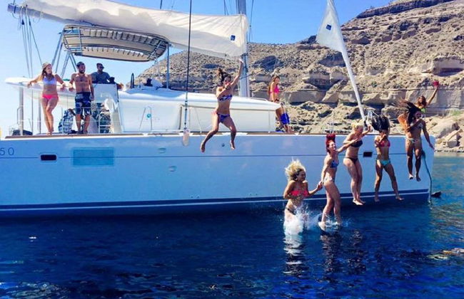 Crociera in Caldera Gold con pasto: Spiagge bianche e rosse, sorgenti termali e isola Thirassia - Foto 2